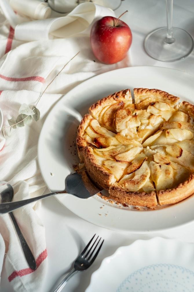 Famosa tarta que se prepara con manzanas / Dilyara Garifullina en UNSPLASH