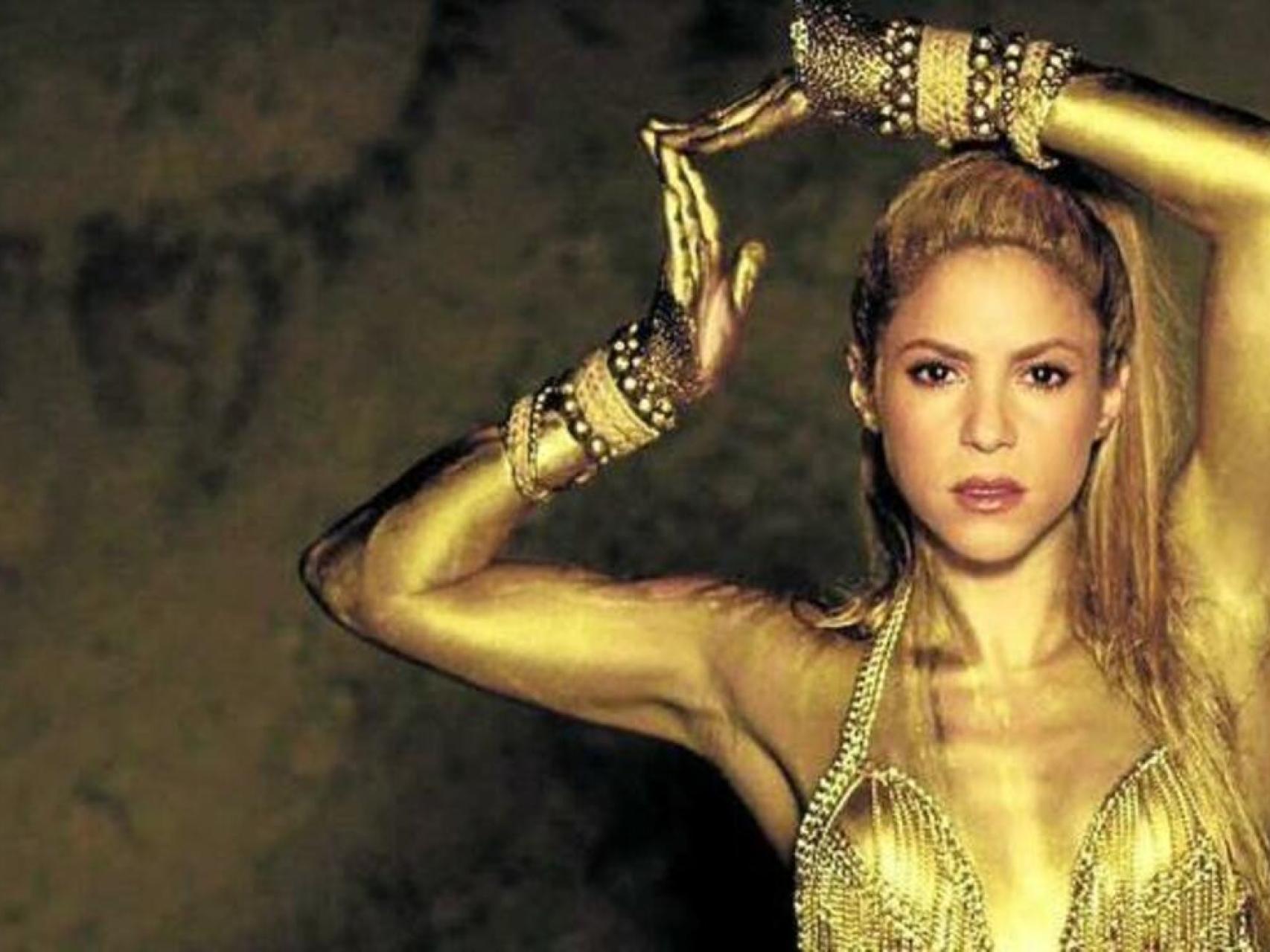 Shakira se niega a quitarse la ropa: el vídeo más viral