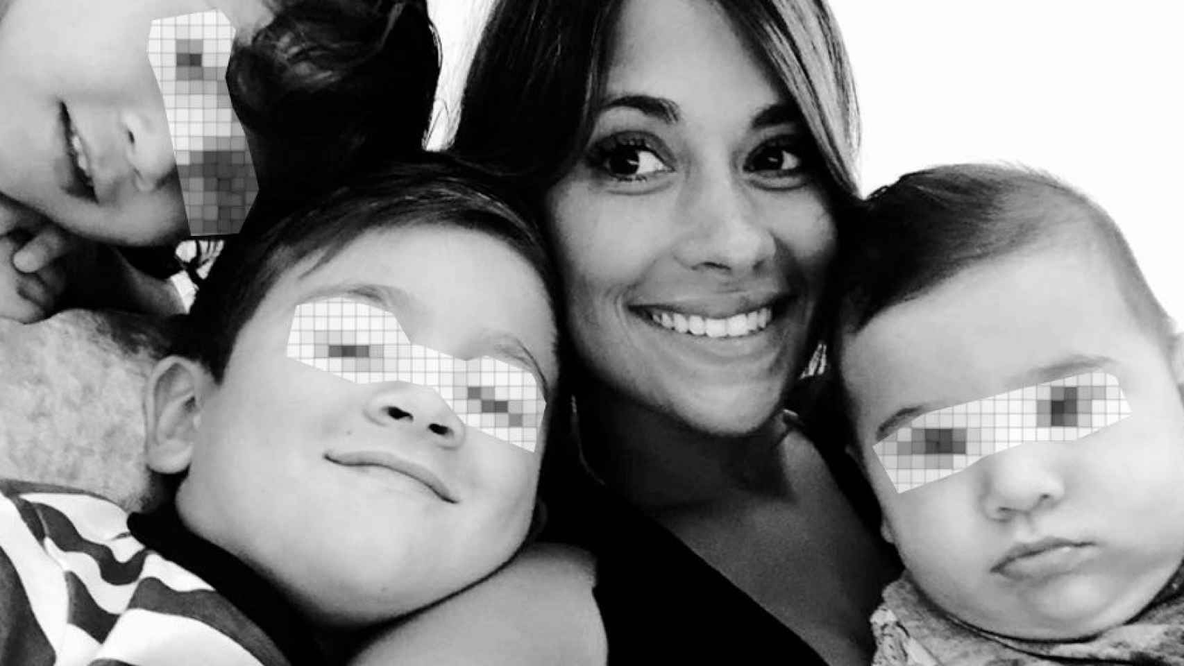 Antonella Roccuzzo posa con los tres hijos que tiene junto a Leo Messi: Thiago, Mateo y Ciro / INSTAGRAM