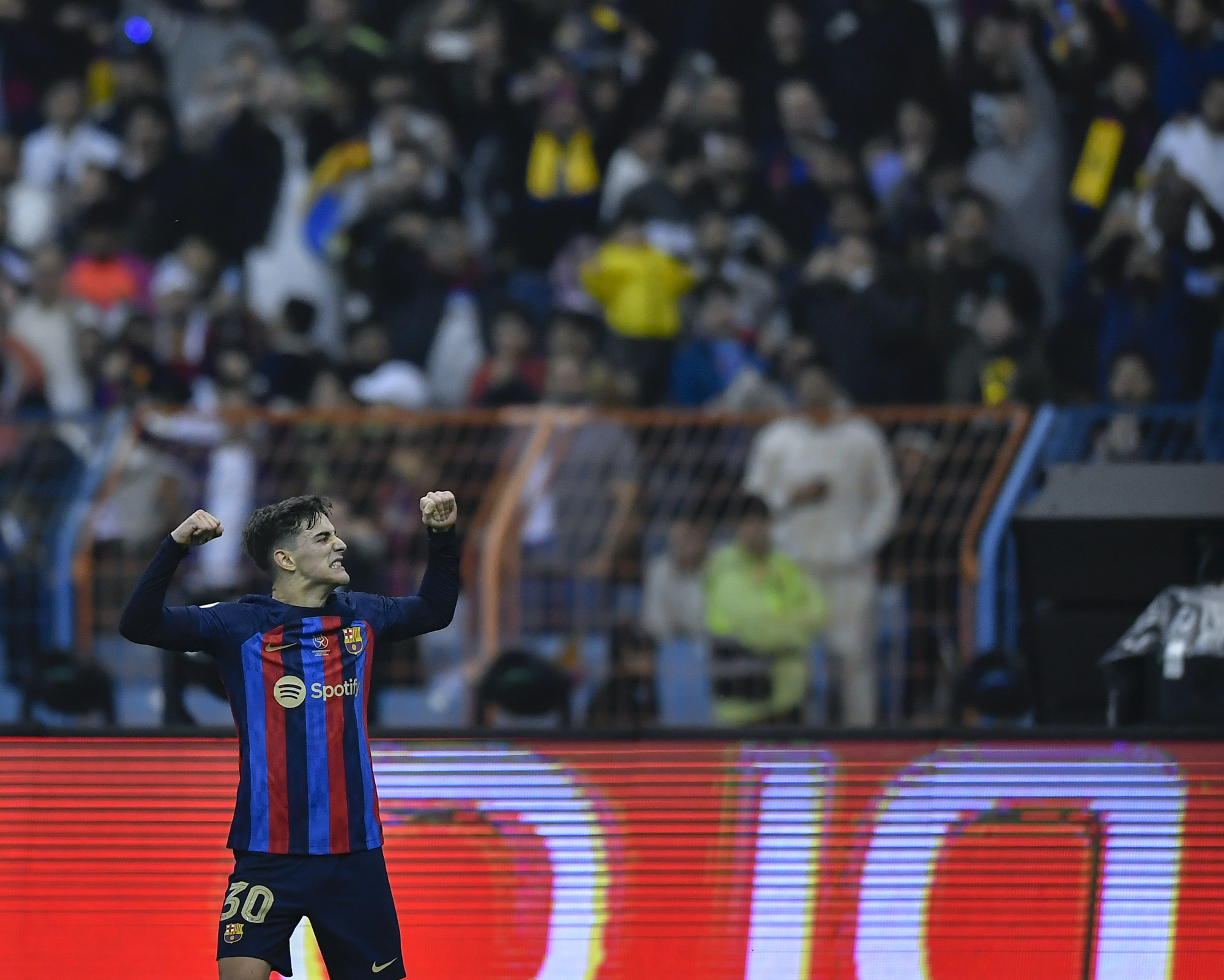 Gavi, celebrando con euforia uno de los goles del Barça en el clásico / EFE