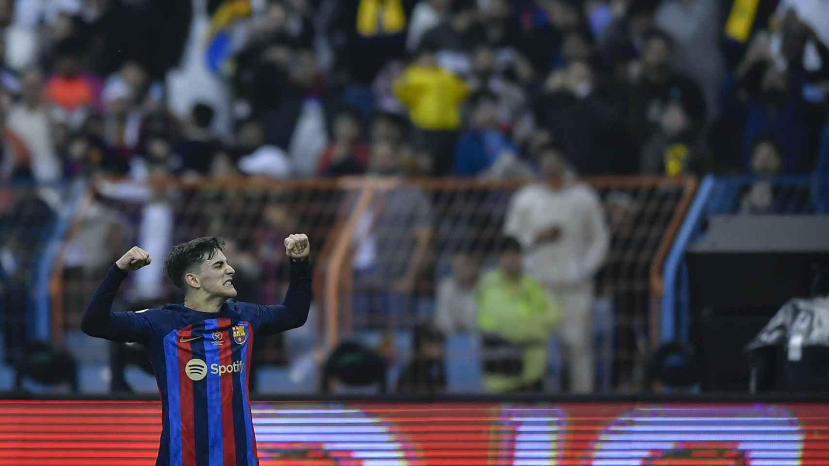 Gavi, celebrando con euforia uno de los goles del Barça en el clásico / EFE