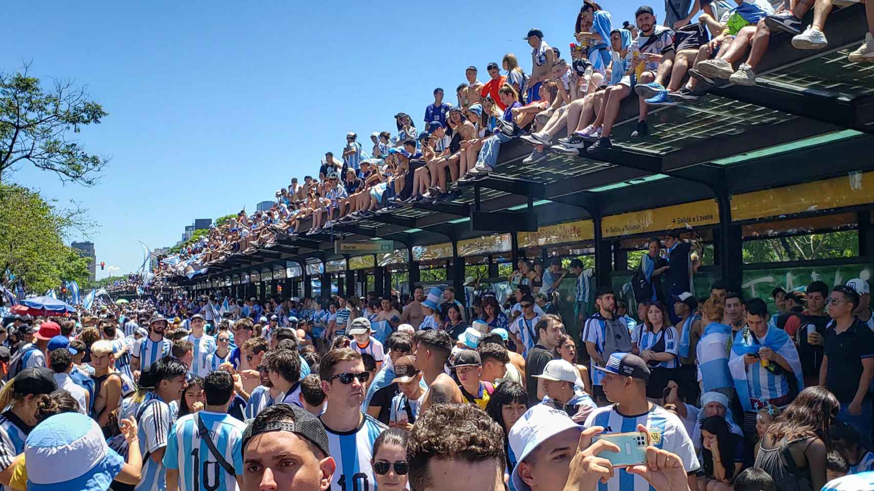 Las calles de Buenos Aires, llena hasta los topes para recibir a la selección argentina / EFE
