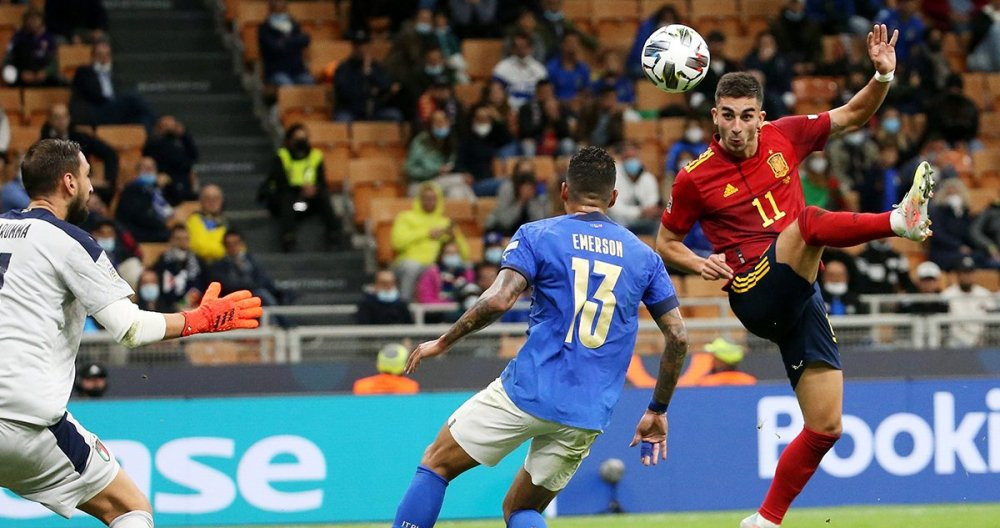 El cabezazo de Ferrán Torres que culminó en gol / EFE