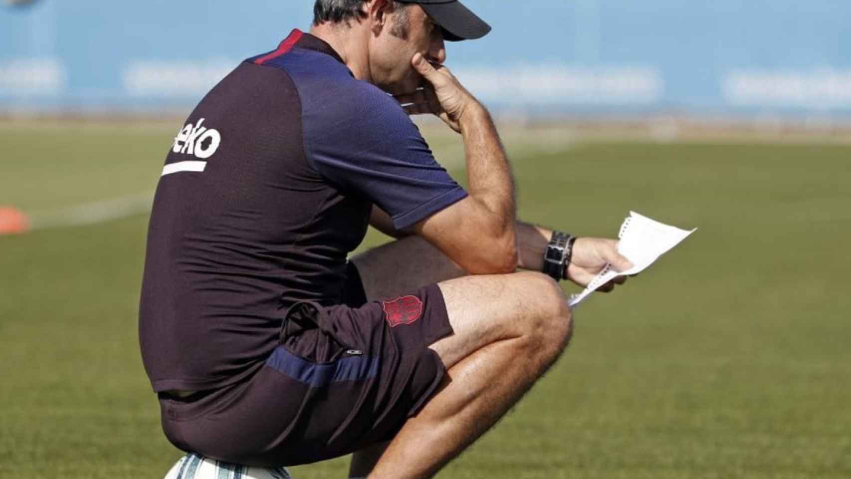 Una foto de Ernesto Valverde durante un entrenamiento del Barça / FCB