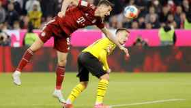 Lewandowski, contra el Dortmund en un partido de la Bundesliga / EFE