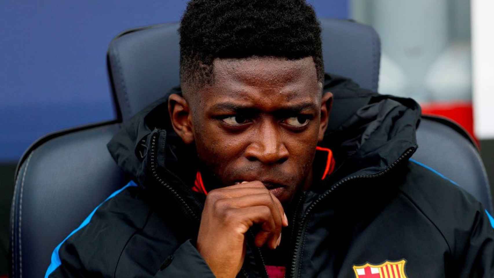 Ousmane Dembelé en el banquillo del Barça / EFE