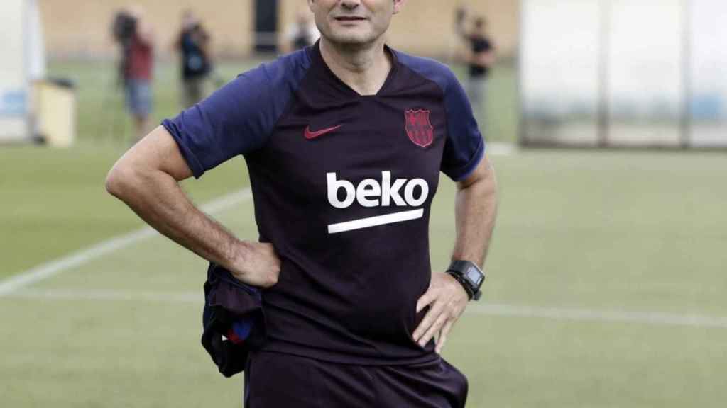 Una foto de Ernesto Valverde durante un entrenamiento del Barça / FCB