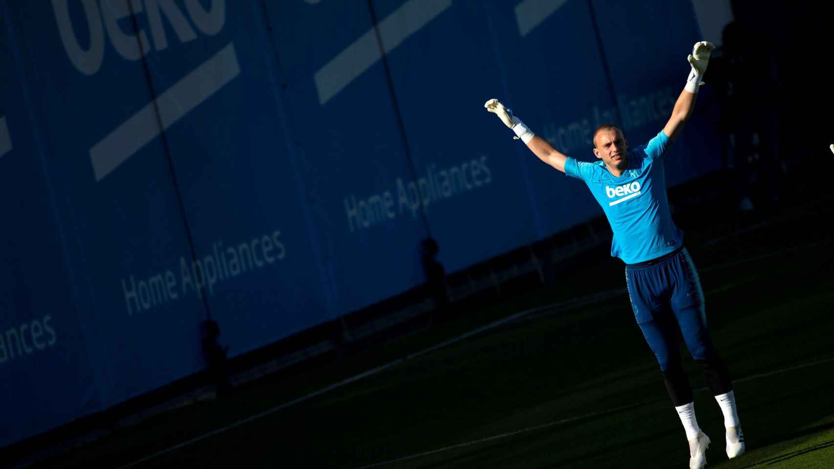 Jasper Cillessen entrenando con el Barça / EFE