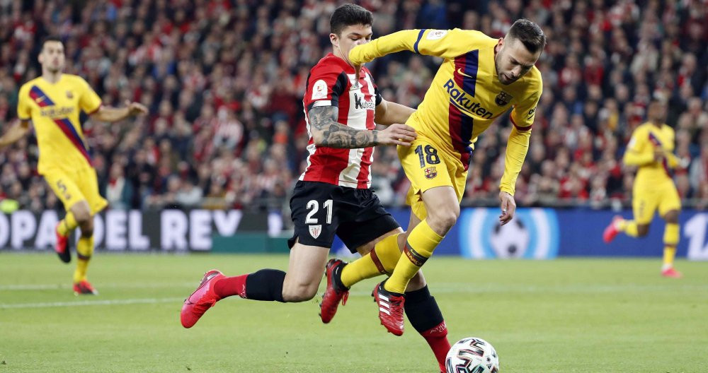 Jordi Alba en una acción ante el Athletic/ EFE