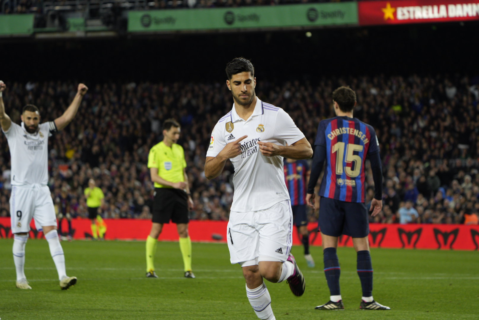 Asensio celebra el gol que le anularon : LUIS MIGUEL AÑÓN