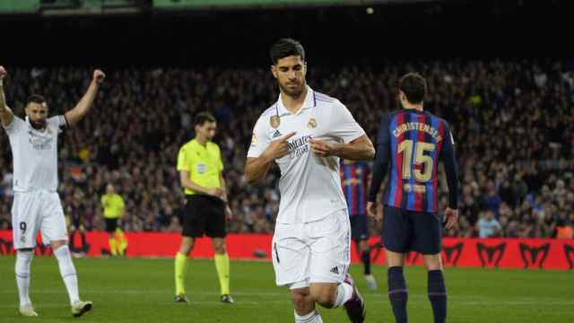 Asensio celebra el gol que le anularon : LUIS MIGUEL AÑÓN