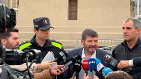 Albert Batlle, teniente de alcalde de Seguridad de Barcelona, atendiendo a los medios ayer / Cedida