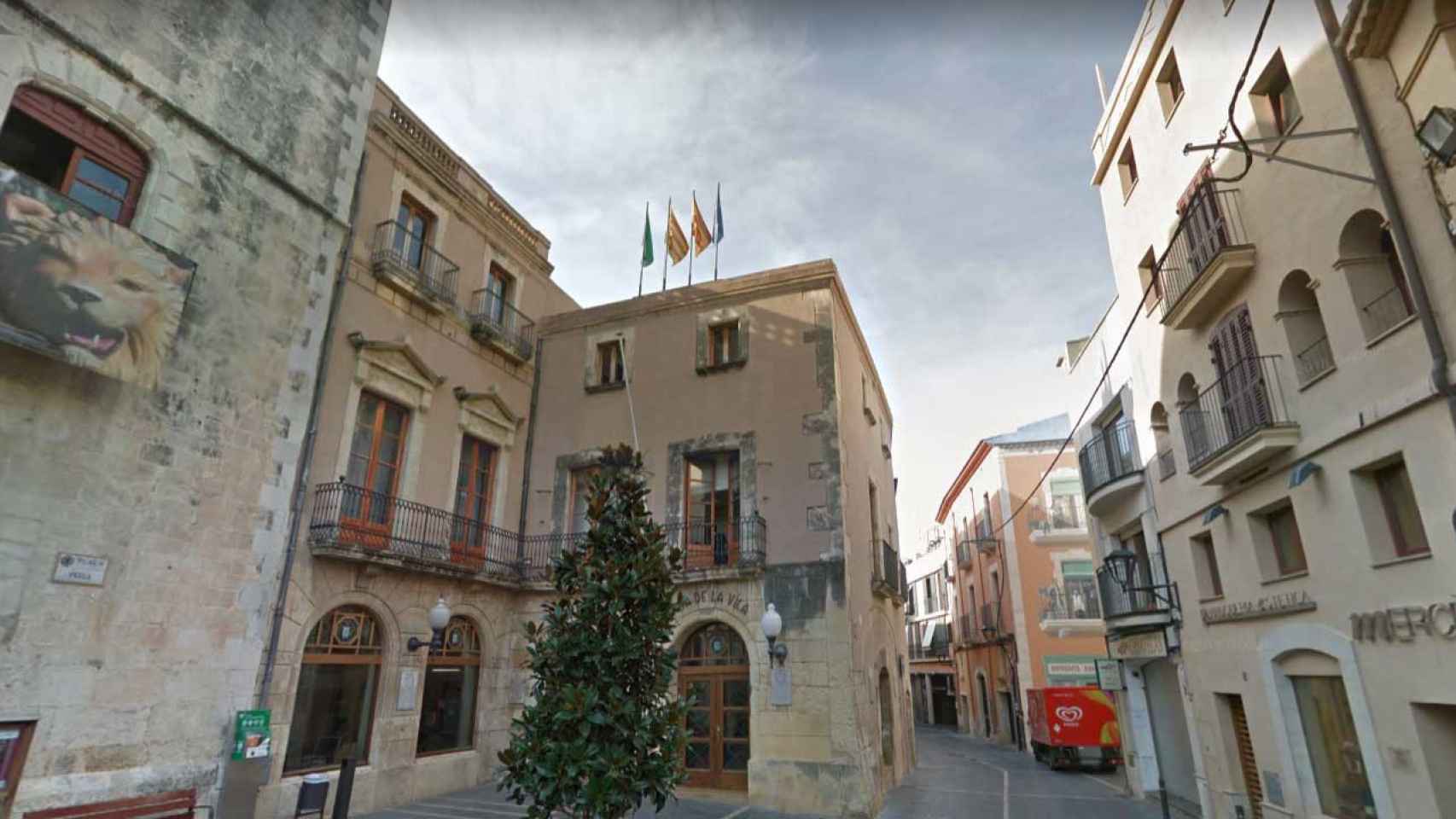 Ayuntamiento de El Vendrell / STREET VIEW