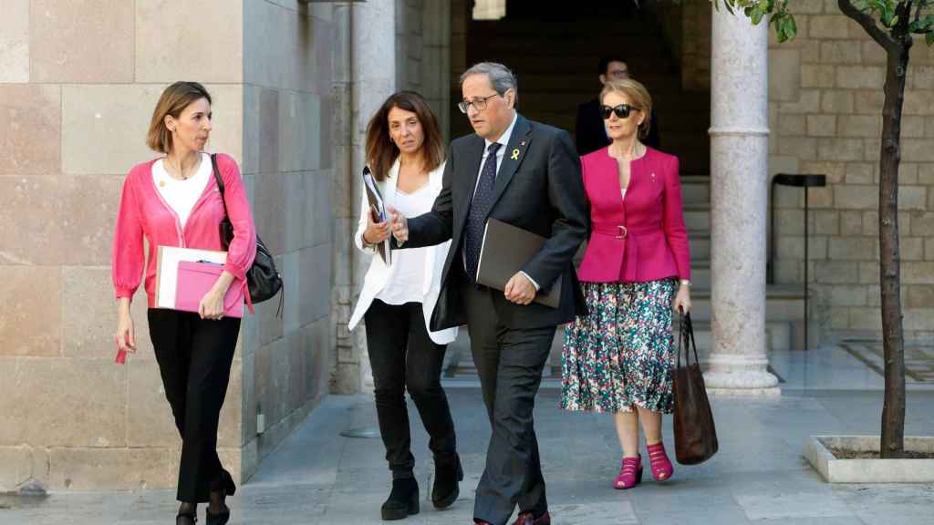 Quim Torra, junto a la consejera de Cultura, Mariàngela Vilallonga, la consejera de Empresa y Conocimiento, Maria Ángeles Chacón, y la consejera de Presidencia y portavoz, Meritxell Budo / EFE