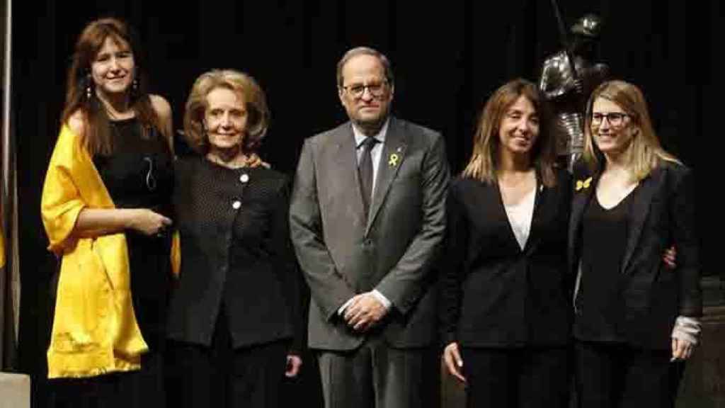 Laura Borràs (i) junto a su sucesora al frente de la Consejería de Cultura Mariàngels Vilallonga, Quim Torra, Meritxell Budó y Elsa Artadi / GENCAT