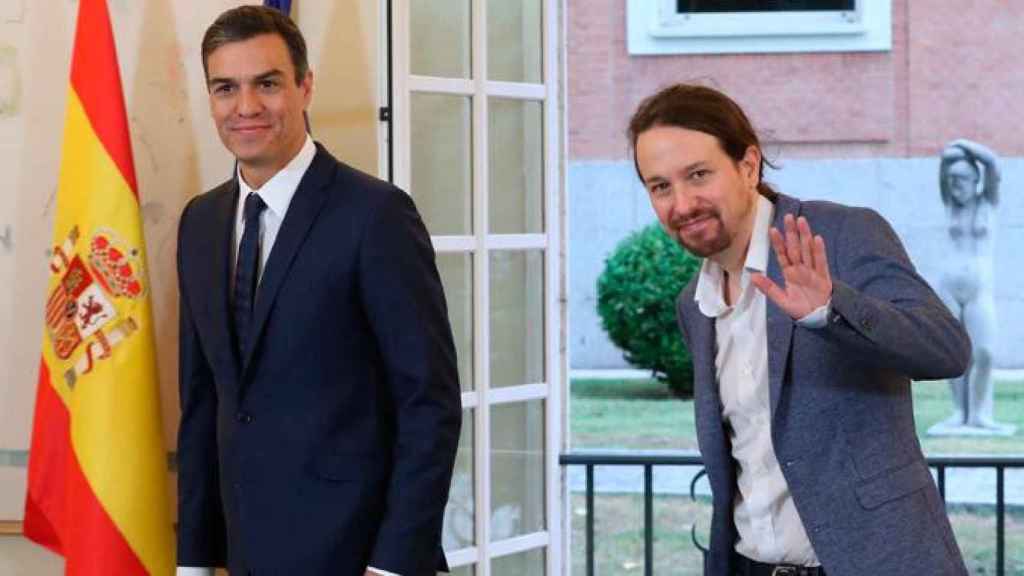 Pedro Sánchez, presidente del Gobierno (i), junto a Pablo Iglesias, secretario general de Podemos / EFE