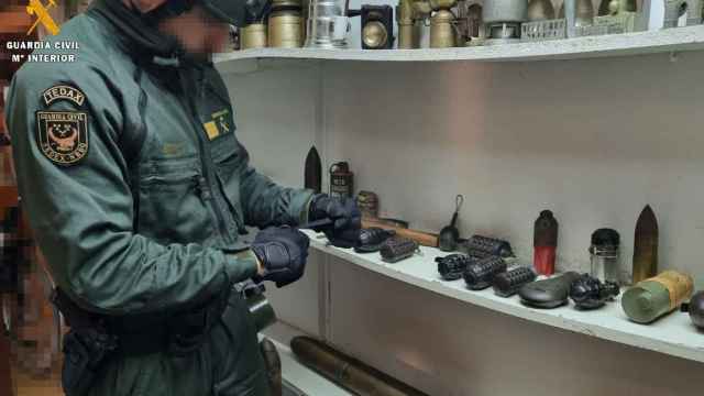 El arsenal de la Guerra Civil desmantelado por la Guardia Civil en un domicilio de Calafell / GUARDIA CIVIL