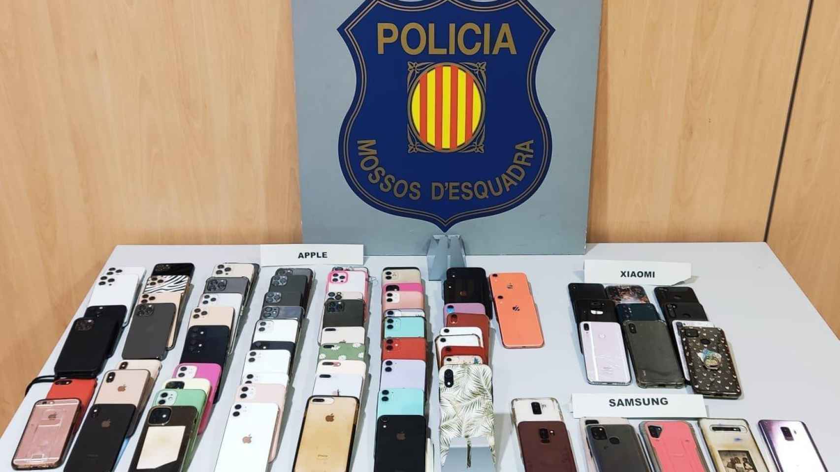 Móviles hurtados en una discoteca de Viladecans / MOSSOS D'ESQUADRA