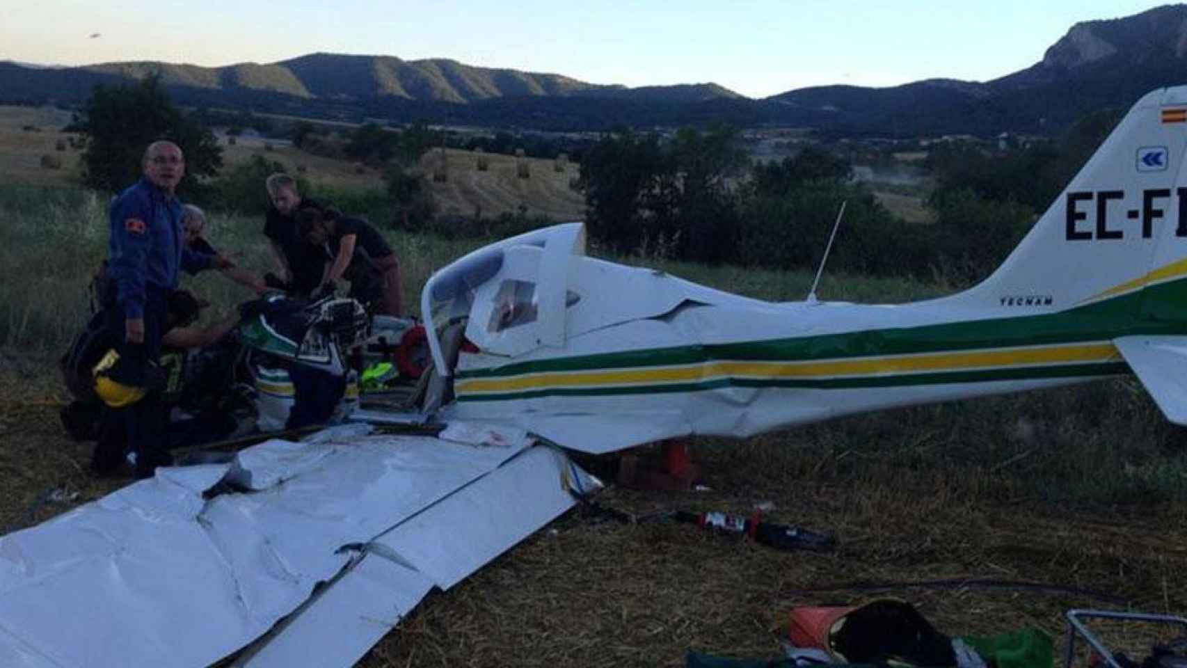 Imagen de archivo de un accidente de avioneta en Cataluña / BOMBERS