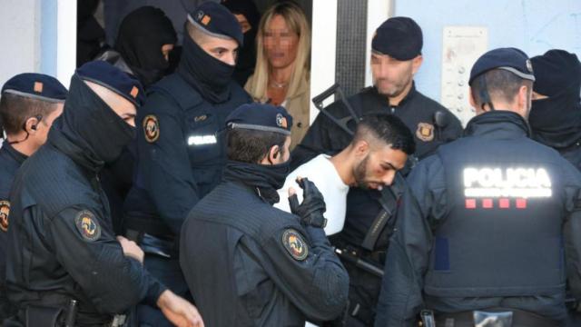Uno detenido durante una redada en el barrio de Campclar de Tarragona / ACN
