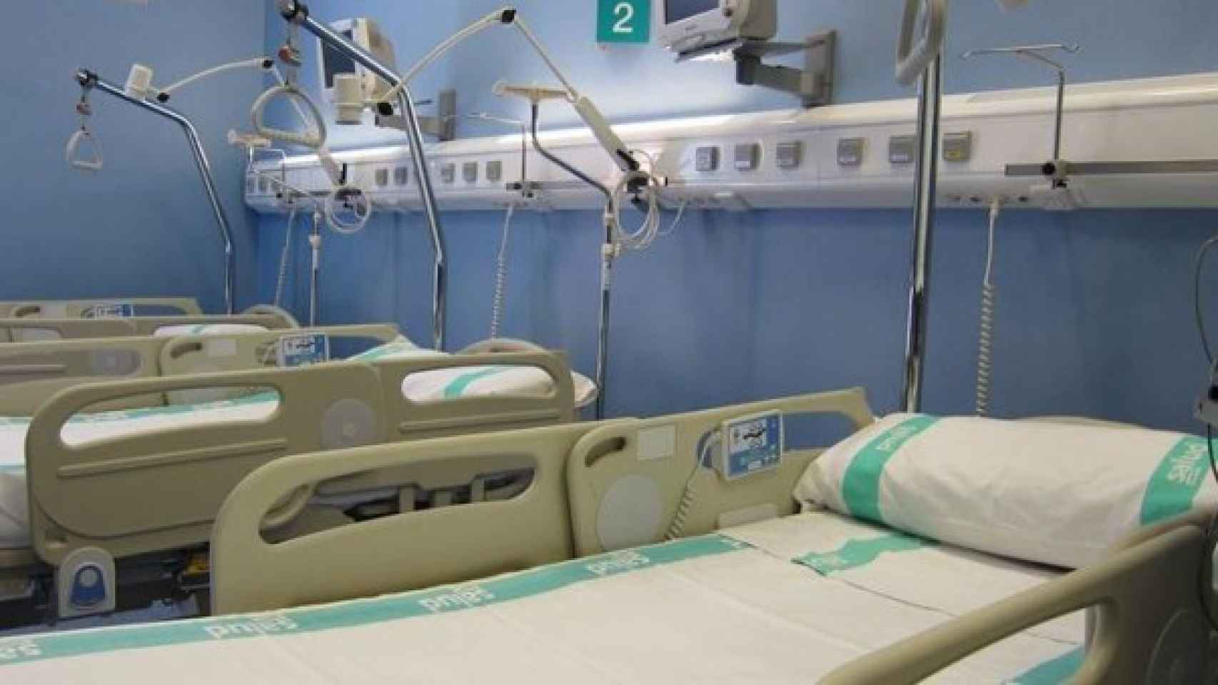 Camas vacías en un hospital público / EUROPA PRESS