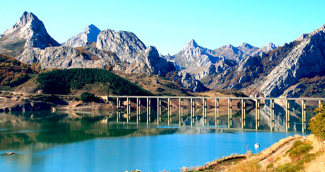 Vista del embalse de Riaño situado al este de la provincia de León