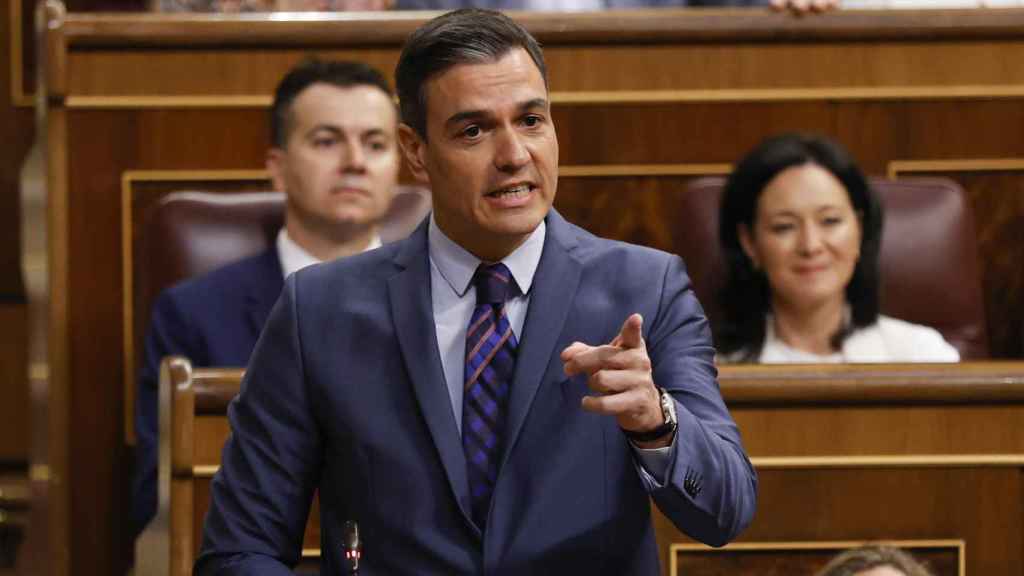 Pedro Sánchez, presidente del Gobierno, explica la estrategia de Moncloa para moderar el precio de la luz / EFE