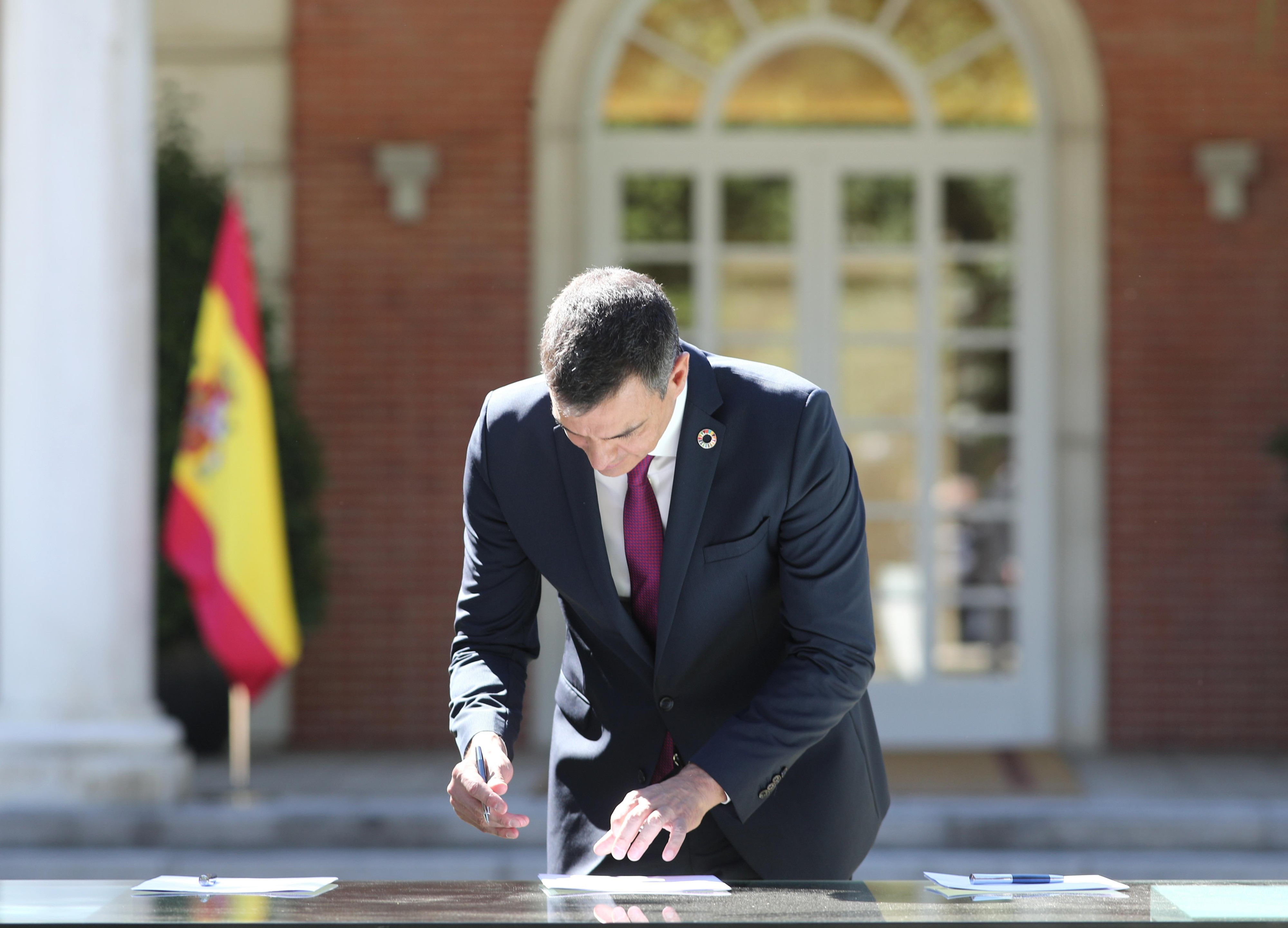 El presidente del Gobierno, Pedro Sánchez, en la firma del pacto por la reconstrucción económica / EP