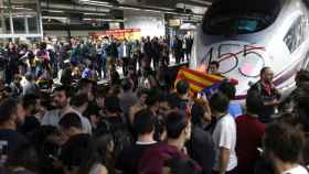 Piquete independentista en la estación de Sants en el 'paro de país', la huelga del 8-N / EFE