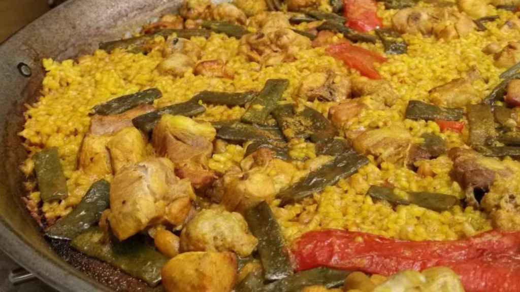 Paella valenciana de pollo y conejo /CD