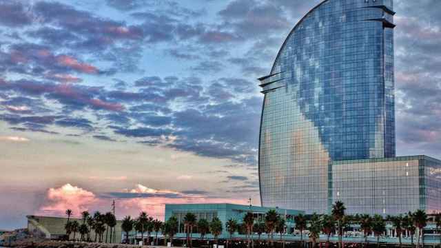 El Hotel W es una bonita vista con la que se redescubre Barcelona en 2020 / Joaquin Aranoa EN PIXABAY