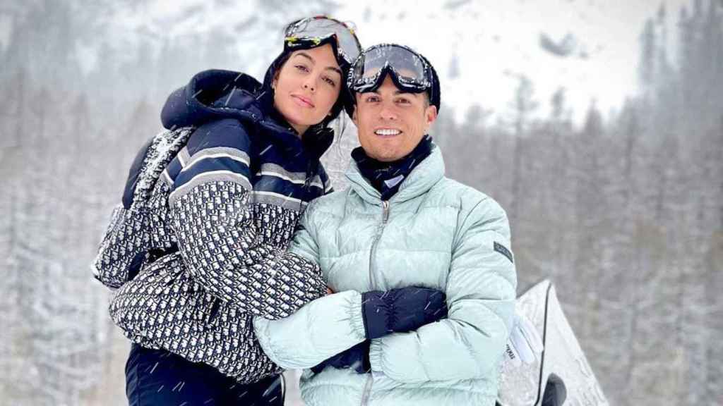 georgina rodríguez y cristiano ronaldo en la nieve