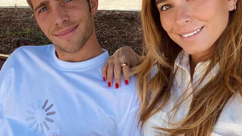 Sergi Roberto y Coral Simanovich en el parque