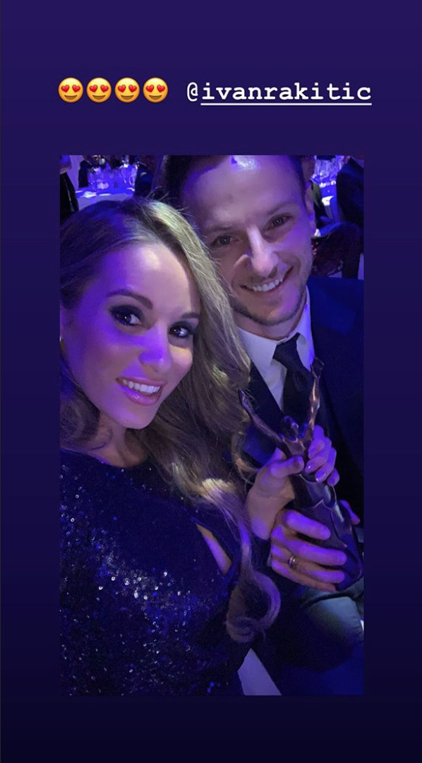 Ivan Rakitic y Raquel Mauri con el Trofeo de la Gala MD / INSTAGRAM