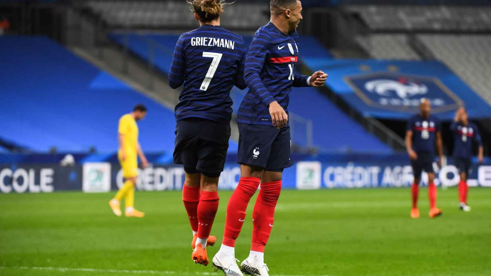 Griezmann celebrando un gol con Mbappé / FFF