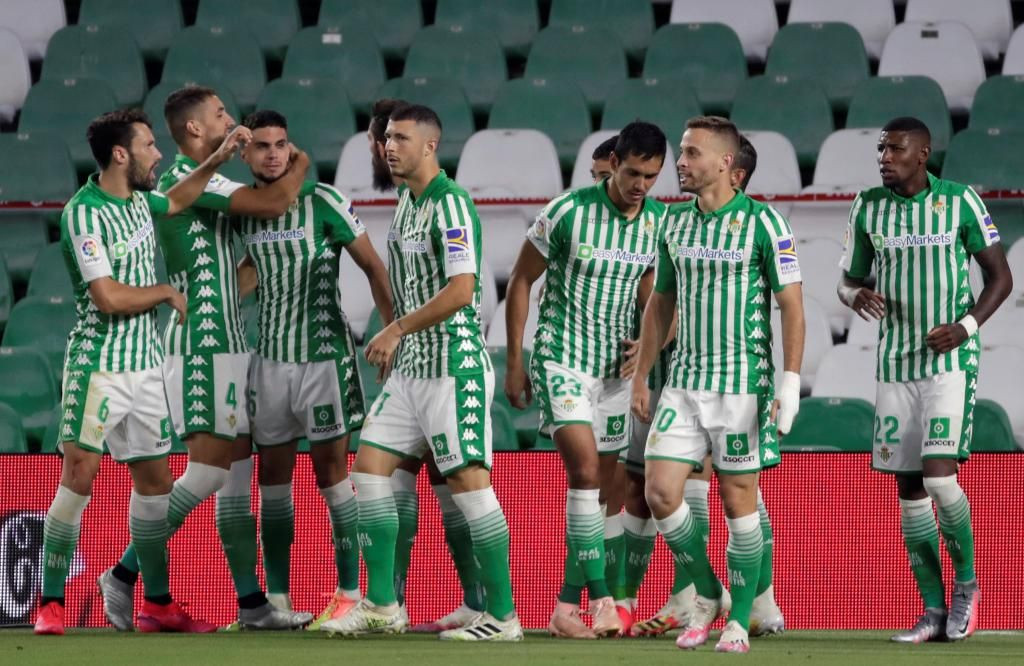 Los jugadores del Real Betis celebrando el gol de Marc Bartra / EFE