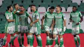 Los jugadores del Real Betis celebrando el gol de Marc Bartra / EFE