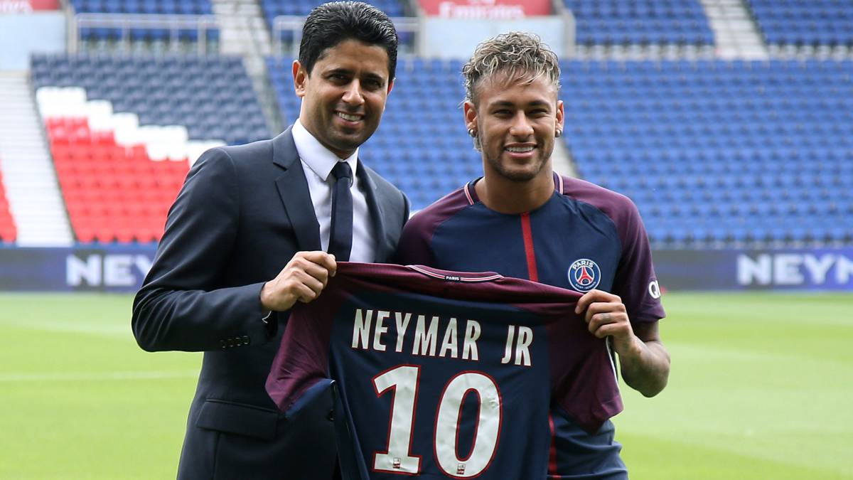 Neymar Jr y Al Khelaifi en la presentación del brasileño como nuevo jugador del PSG / EFE