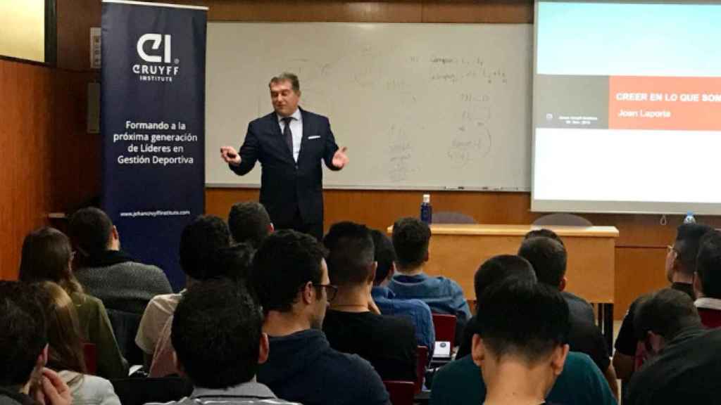 Joan Laporta dando una conferencia en el Cruyff Institute / Twitter