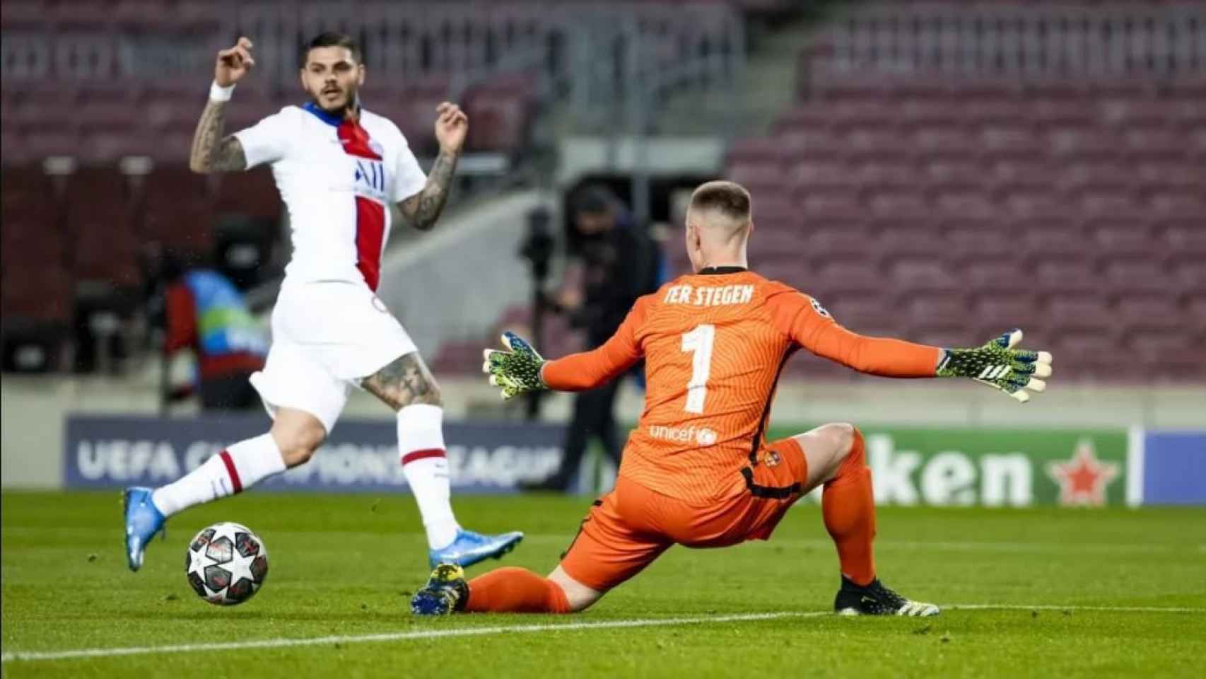 Ter Stegen evitó que el desastre ante el PSG en el Camp Nou fuera peor / FCB