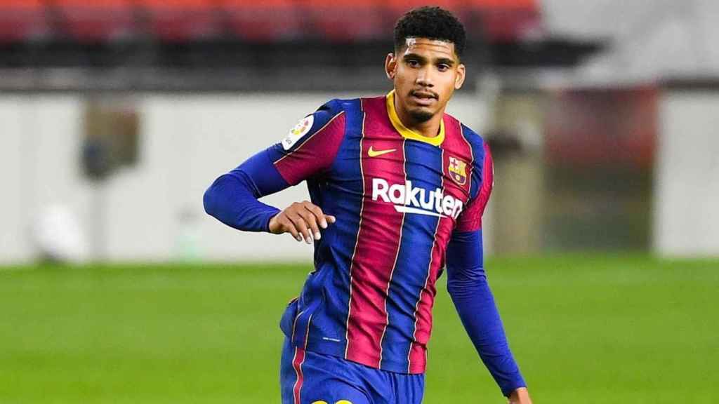 Ronald Araújo, en un partido con el Barça | EFE