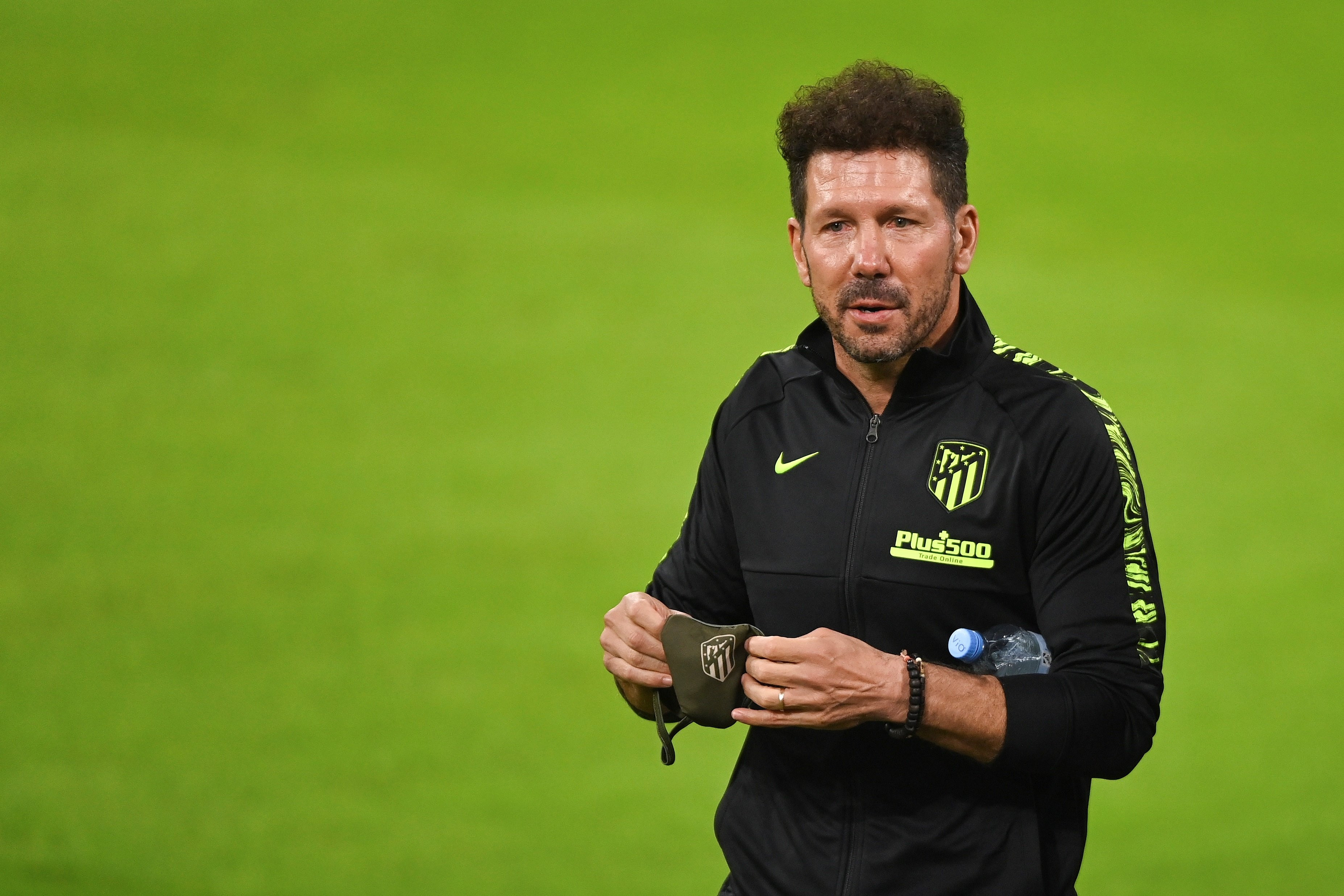 Simeone en un entrenamiento del Atlético de Madrid / EFE