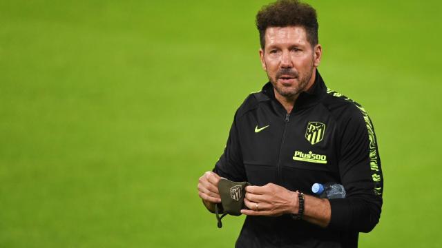 Simeone en un entrenamiento del Atlético de Madrid / EFE