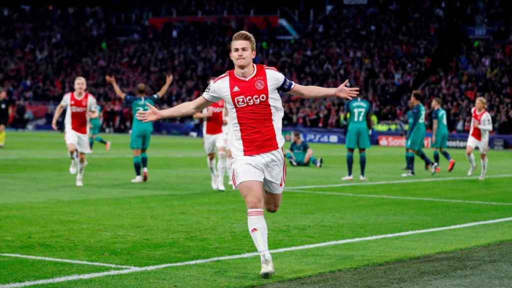 Matthijs de Ligt celebra un gol con el Ajax / EFE