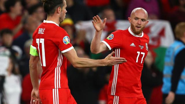 Gareth Bale celebrando su gol con Gales / EFE