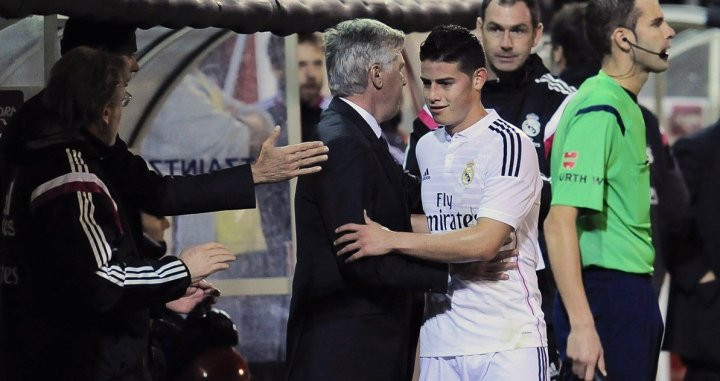 Una foto de Carlo Ancelotti y James Rodríguez en el Real Madrid / Twitter