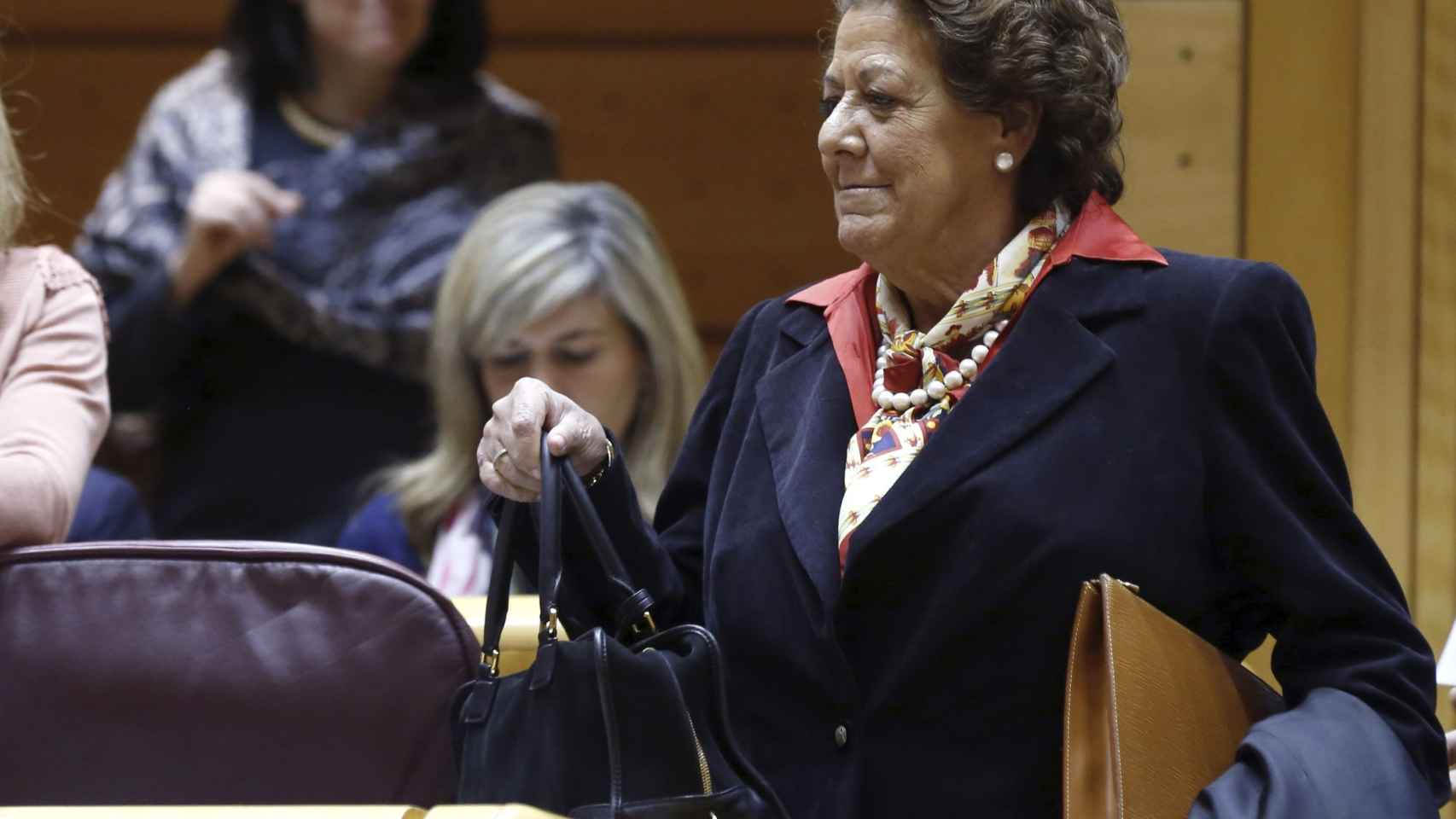 Rita Barberá llega a su escaño en el Senado / EFE