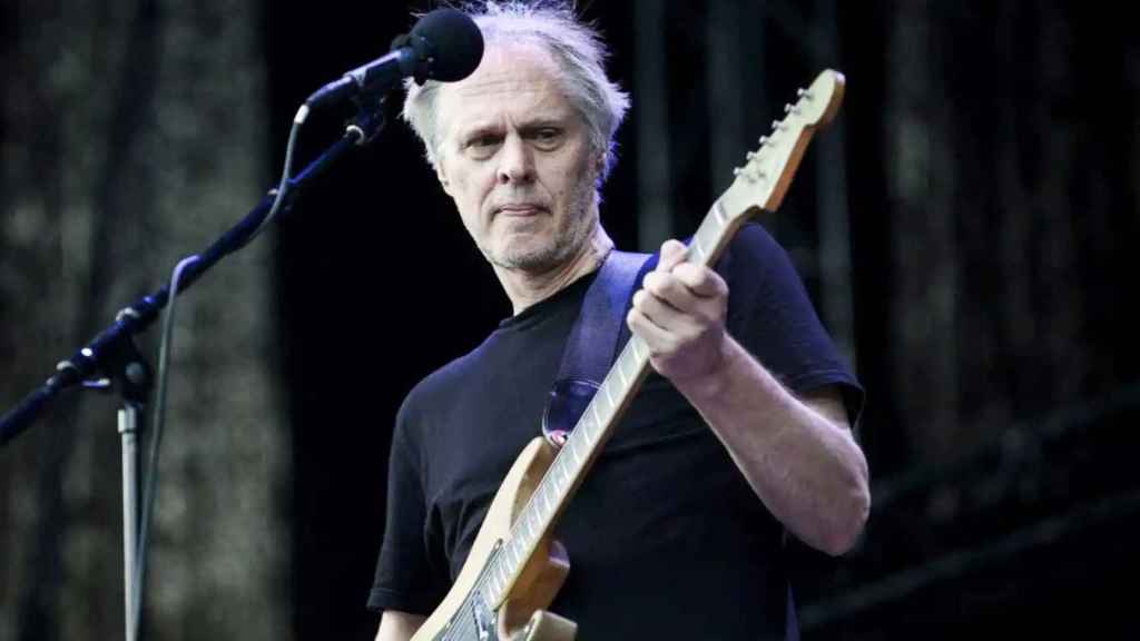 El malogrado Tom Verlaine, durante un concierto / EFE