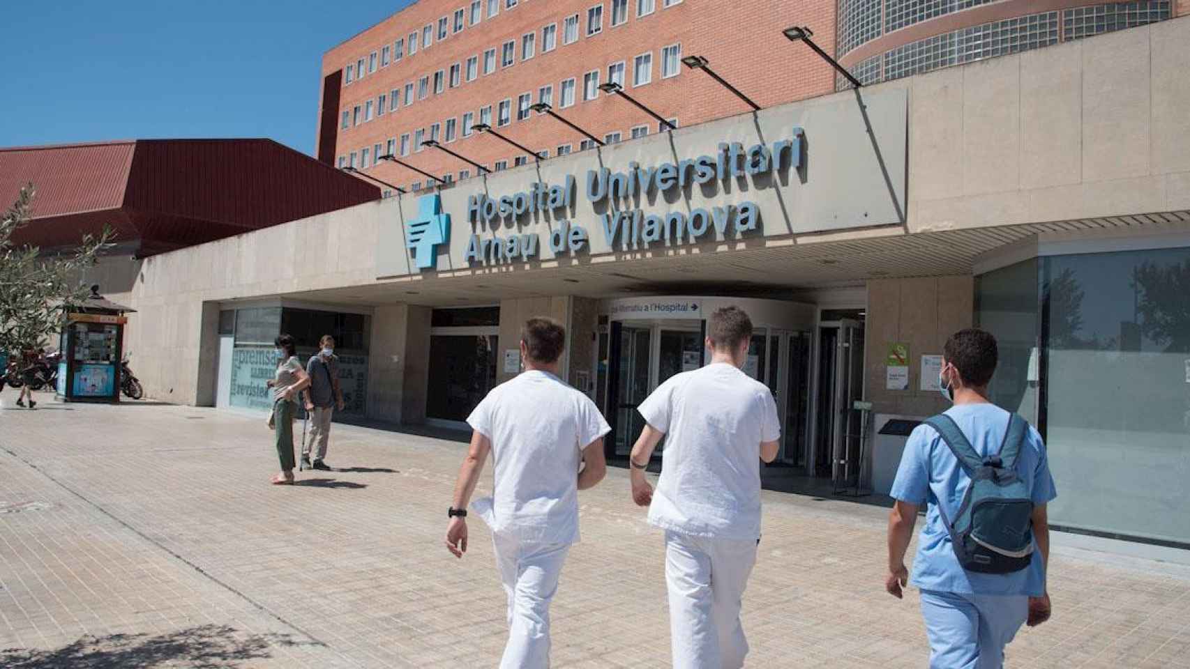 Vista de la entrada del Hospital Arnau de Vilanova de Lleida, la capital de la comarca del Segrià / EFE