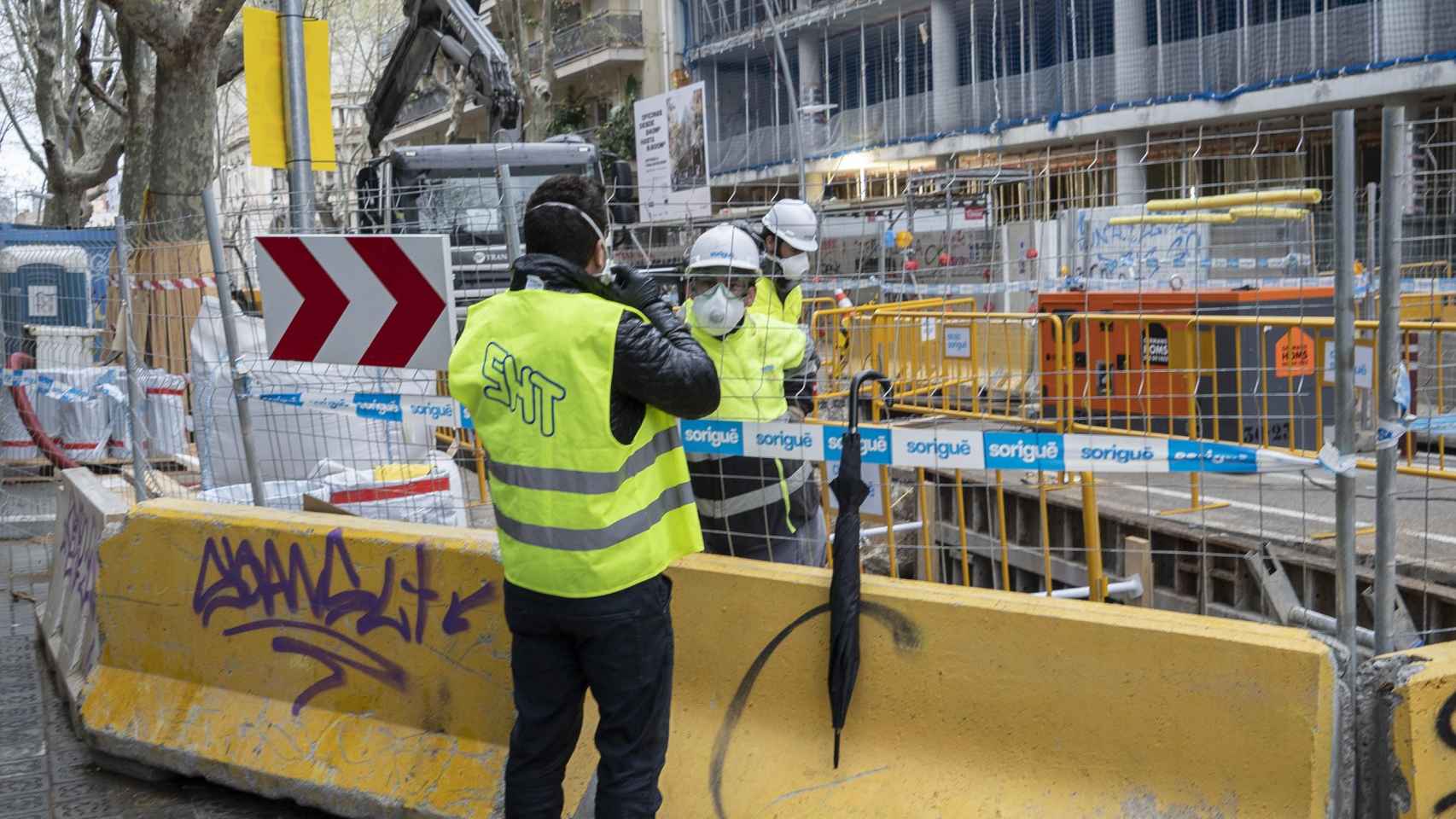 Empresa de construcción en pleno funcionamiento / LENA PRIETO